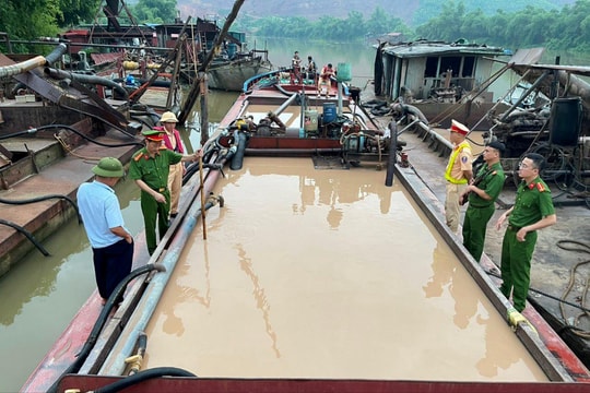 Phát hiện, bắt giữ tàu khai thác cát trái phép