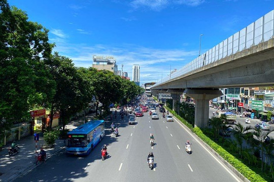 Hà Nội tháo dỡ nhiều đoạn dải phân cách trên đường Nguyễn Trãi