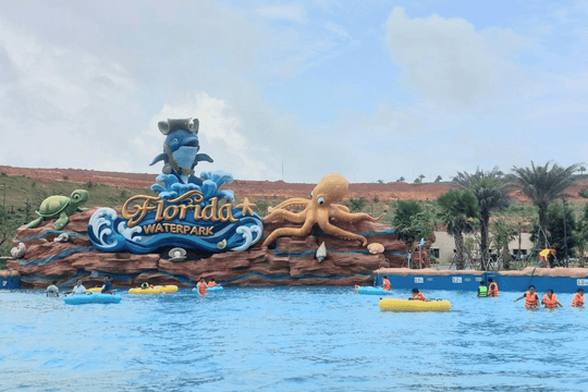 Bùng nổ du khách tại công viên nước Wonderland Water Park sau ngày mở cửa