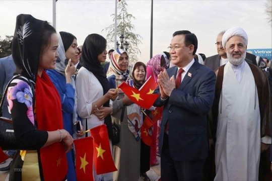 Chủ tịch Quốc hội Vương Đình Huệ thăm Đại sứ quán, cộng đồng người Việt tại Iran