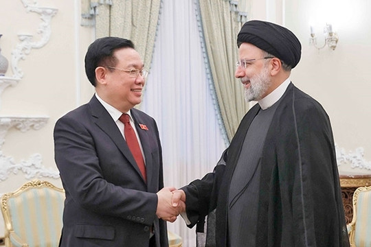 Chủ tịch Quốc hội Vương Đình Huệ hội kiến Tổng thống Iran Ebrahim Raisi