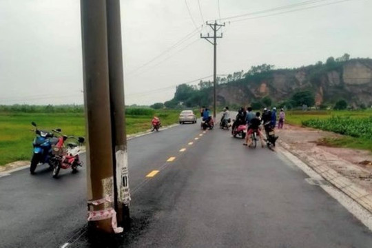 Yêu cầu di chuyển hết cột điện giữa lòng đường trong năm 2023