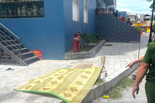 Thanh Hóa: Người đàn ông rơi từ tầng chung cư xuống đất tử vong