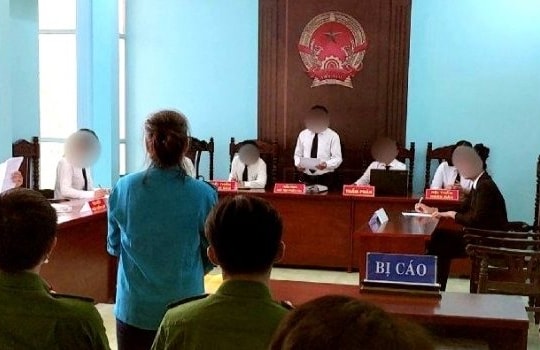 Người phụ nữ 62 tuổi lĩnh án vì xâm hại tình dục trẻ em