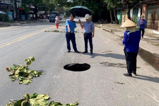 Thái Nguyên: Xuất hiện hố sụt bất thường tại Quốc lộ 3