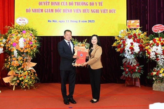 Trao quyết định bổ nhiệm Giám đốc Bệnh viện Hữu nghị Việt Đức