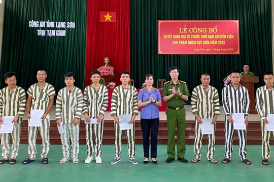 Cải tạo tốt, 8 phạm nhân được tha tù trước thời hạn