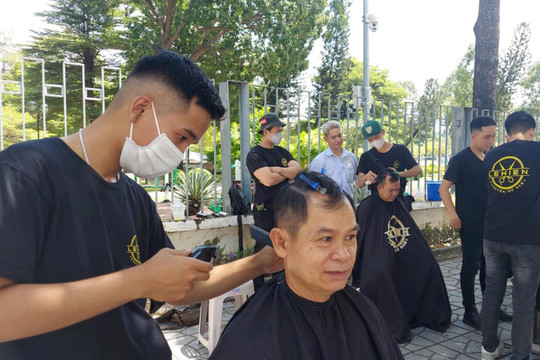 Chuyện những chàng trai cắt tóc miễn phí “làm đẹp cho đời”