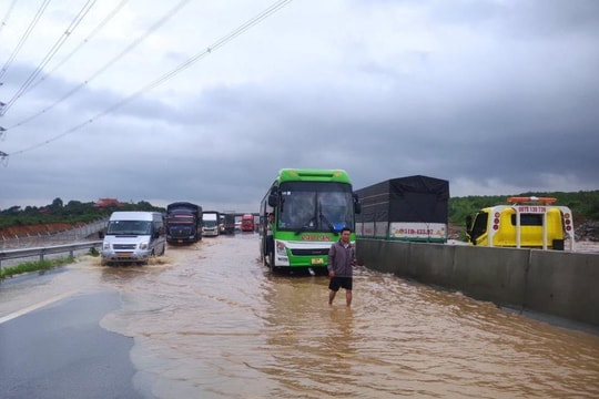 Bình Thuận: Nhiều nguy cơ xảy ra tai nạn giao thông trên cao tốc