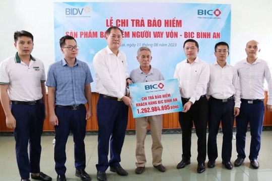 BIC trao gần 1,3 tỷ đồng bảo hiểm cho khách hàng vay vốn tại BIDV Lào Cai