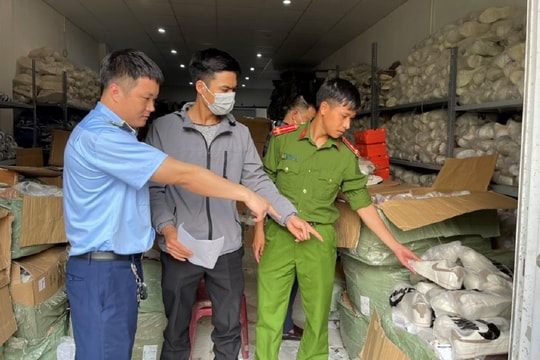 Khởi tố chủ cơ sở kinh doanh giày, dép giả mạo nhãn hiệu nổi tiếng