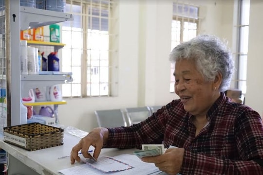 BHXH Việt Nam bắt đầu chi trả lương hưu, trợ cấp BHXH theo mức mới