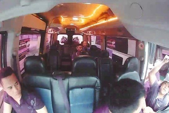 Vụ nhà xe bị chèn ép, ném chất bẩn: Khởi tố 3 đối tượng