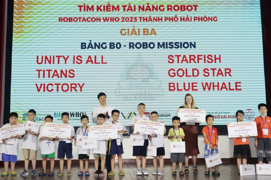 Trao giải vòng loại sân chơi “Tài năng Robot - ROBOTACON WRO”