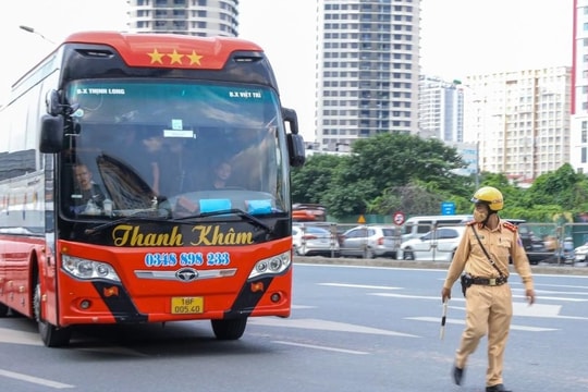 Hà Nội: CSGT đồng loạt ra quân xử lý xe khách và container vi phạm giao thông