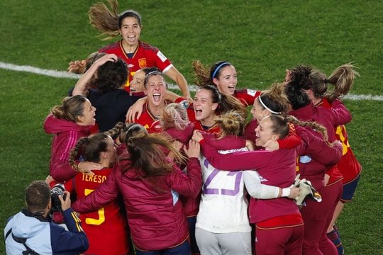 Tây Ban Nha tạo lịch sử khi lần đầu tiên vào chung kết World Cup