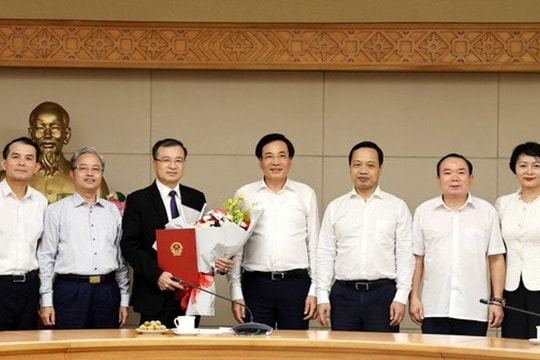 Bổ nhiệm ông Nguyễn Hồng Tuyến làm Vụ trưởng Vụ Pháp luật Văn phòng Chính phủ