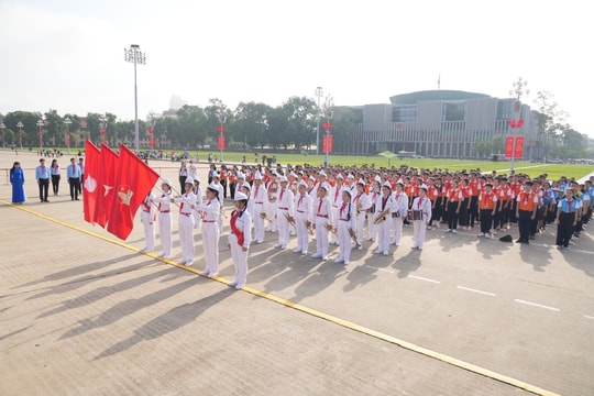 207 Chỉ huy Đội giỏi toàn quốc báo công dâng Bác