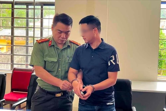 Nhân viên ngân hàng lừa đảo chiếm đoạt tài sản