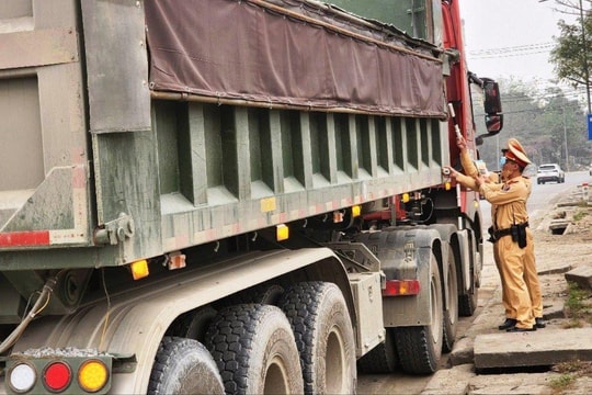 Phạt xe bồn hơn 230 triệu đồng do chở quá tải