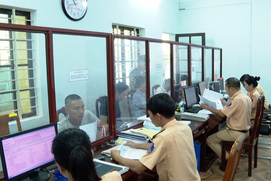 Tạo điều kiện thuận lợi cho người dân trong cấp, đổi biển số xe định danh