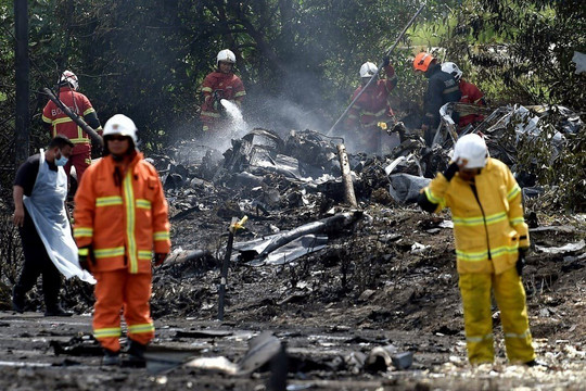 Malaysia: Máy bay đâm ô tô và xe máy khiến 10 người thiệt mạng