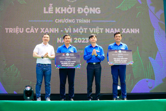 Chung tay trồng cây phủ xanh rừng đầu nguồn