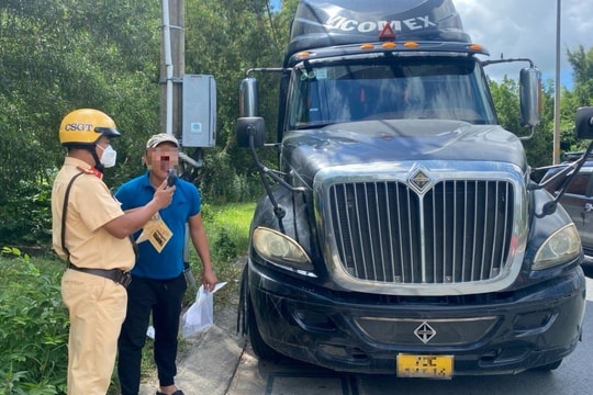 TP.HCM: Phạt gần 500 trường hợp sau 3 ngày tổng kiểm soát xe khách, xe container