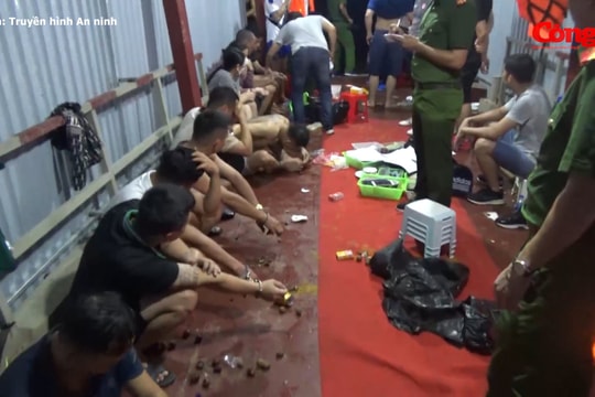 Công an huyện Vĩnh Tường triệt phá sới bạc lớn trên sông Hồng