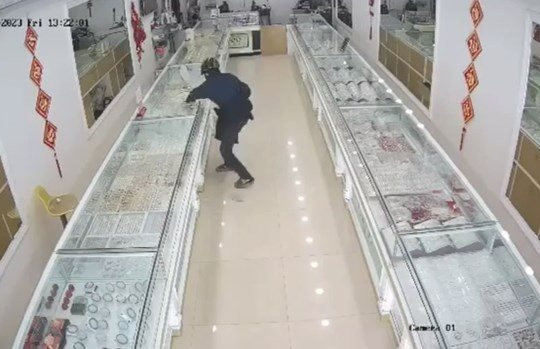 Hưng Yên: Truy bắt đối tượng cướp tiệm vàng