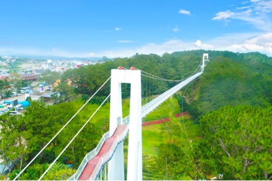 Đưa cầu đáy kính dài 325m ở Đà Lạt vào phục vụ du khách