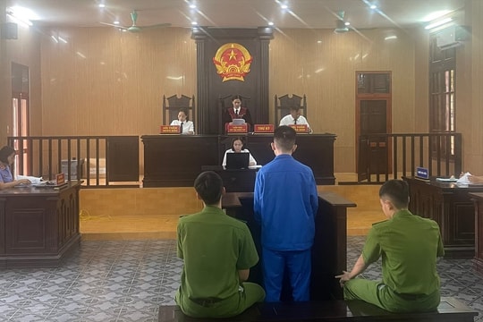Phá khoá cửa đền, chùa rồi đập phá đồ do bị ảo giác