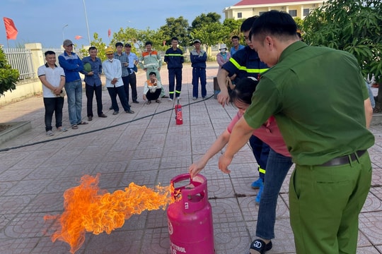 Tăng cường PCCC cho tàu thuyền và cơ sở sản xuất, kinh doanh