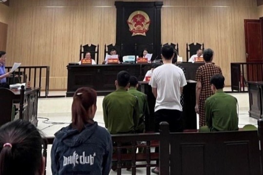 Tàng trữ, lưu hành tiền giả, 3 bị cáo chia nhau 47 năm tù