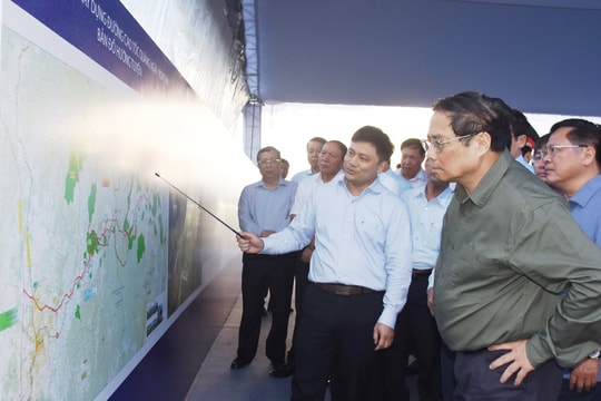 Thủ tướng Chính phủ Phạm Minh Chính khảo sát xây dựng cao tốc, cảng hàng không Măng Đen
