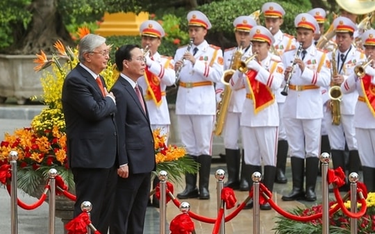 Chủ tịch nước chủ trì Lễ đón chính thức Tổng thống Cộng hòa Kazakhstan