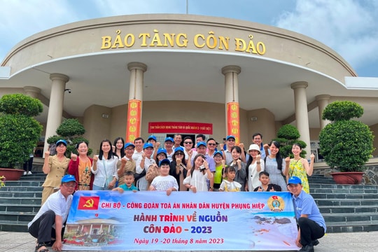 Hành trình về nguồn của TAND huyện Phụng Hiệp tại Côn Đảo 