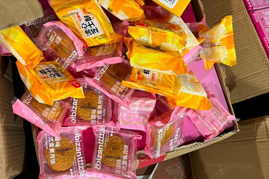 Hà Nội phát hiện hàng ngàn bánh trung thu nhập lậu được bán ra thị trường