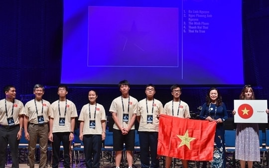 Việt Nam giành 4 huy chương Olympic Vật lý Thiên văn quốc tế