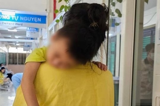 Bé trai có nguy cơ hoại tử mắt sau bóc giả mạc: Bệnh viện Mắt Hà Nội 2 lên tiếng