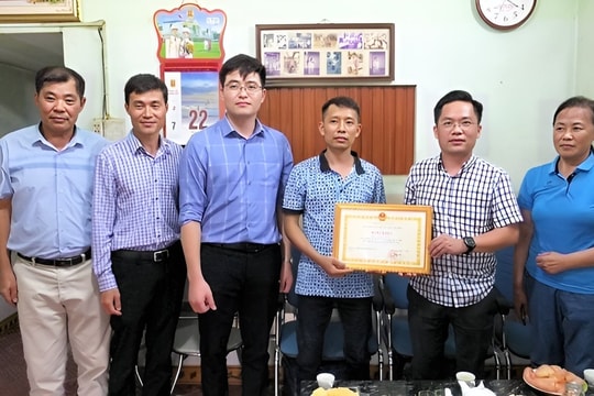 Tặng bằng khen cho công dân dũng cảm cứu người đuối nước