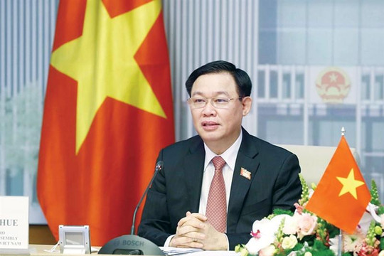 Chủ tịch Quốc hội Vương Đình Huệ chúc mừng tân Chủ tịch Quốc hội Vương quốc Campuchia