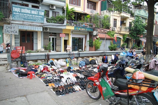Hà Nội: Sinh hoạt cạnh tử thần