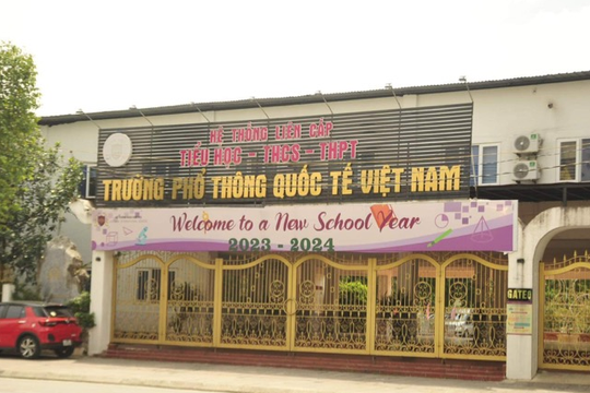 Vụ nam sinh lớp 9 tử vong tại bể bơi: Tạm giữ giáo viên môn bơi lội