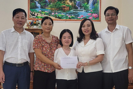 Chánh án TANDTC gửi quà, động viên cô giáo Lê Thị Thắm