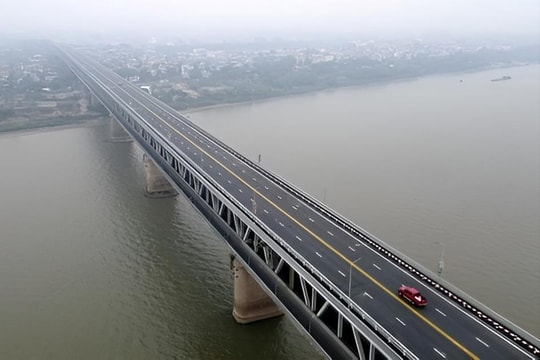 Cấm xe trên tầng 2 cầu Thăng Long 3 đêm để thử tải cầu