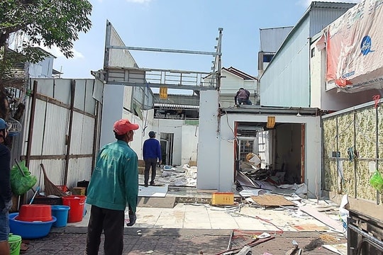 Kỷ luật thêm 6 cán bộ liên quan đến vụ cưỡng chế nhà này, dỡ nhà kế bên
