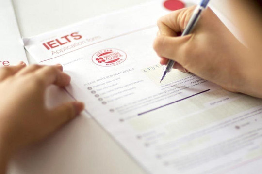 Xem xét lại việc dùng IELTS thay điểm thi