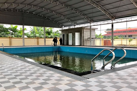 Phát hiện nam sinh tử vong trong bể bơi nhà trường