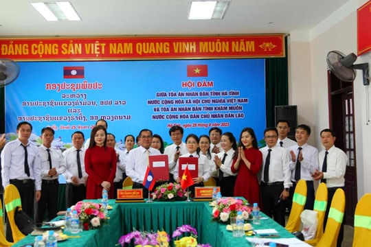 TAND tỉnh Hà Tĩnh và TAND tỉnh Khăm Muồn hội đàm, trao đổi kinh nghiệm 